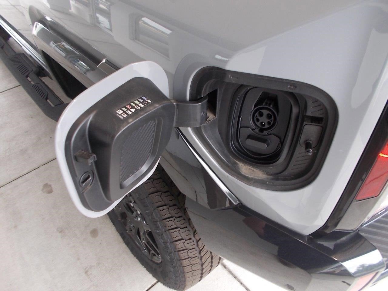 2025 GMC HUMMER EV SUV 2X